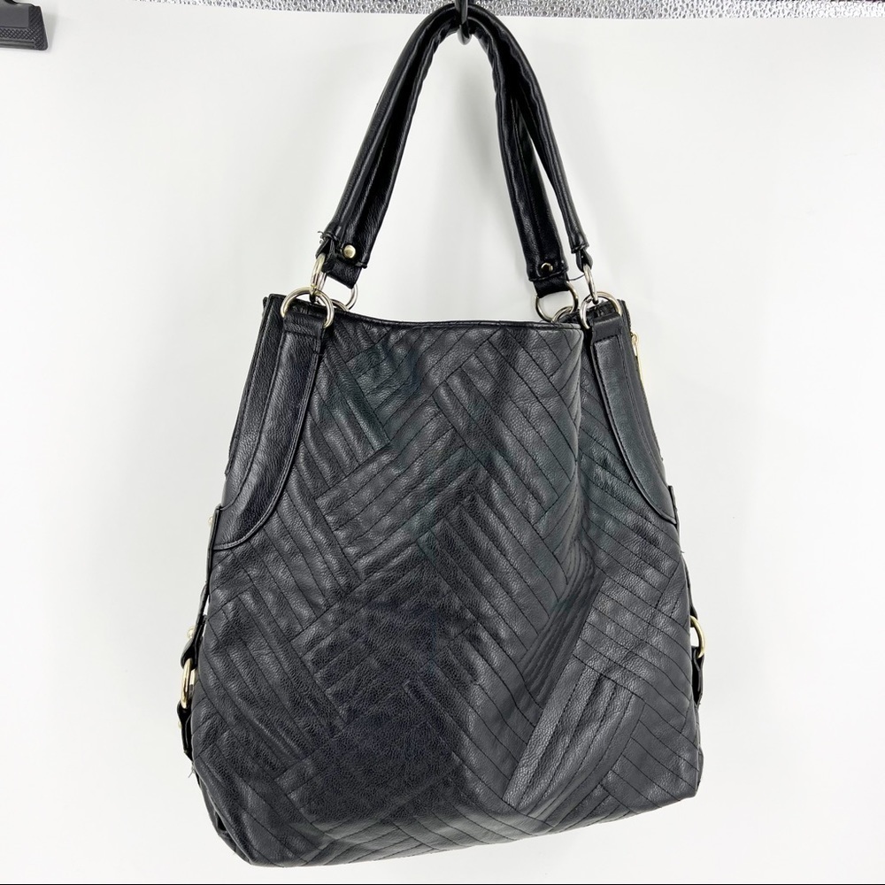 ✅ OLIVIA & JOY BLACK TEXTURED SHOULDER BAG WITH‎ GOLD ZIPPER DETAIL